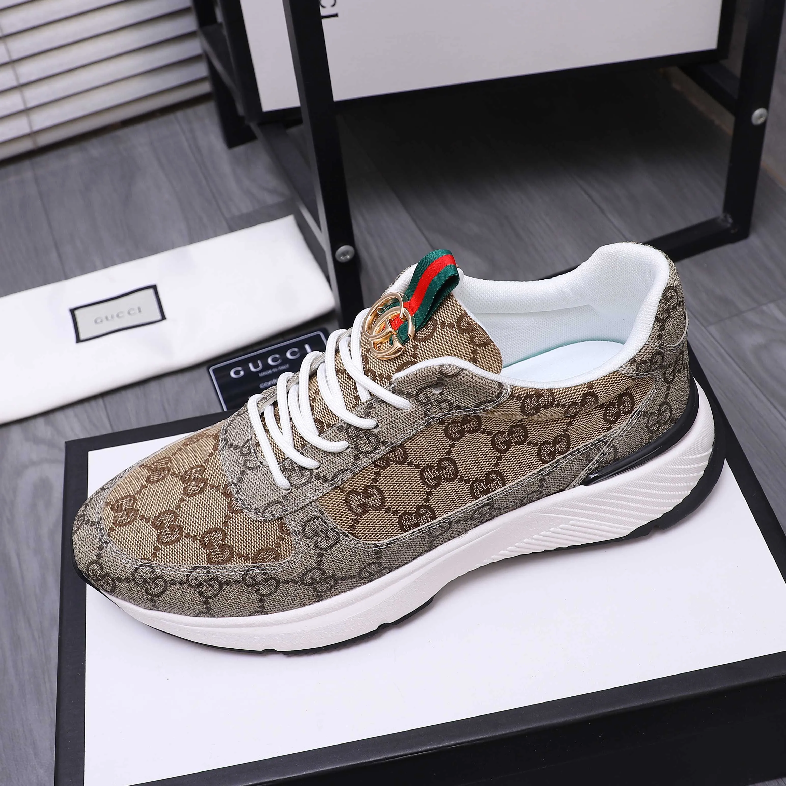 Men's shoes 💰460 Product trademark: GUCCI "Gucci" casual shoes Regular size: 38-44 (45 is custom-made and non-returnable) Product materials: Selected cowhide stitching breathable woven upper, breathable mesh lining, rubber outsole